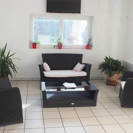 Отель Logis Restaurant Le Clos Saint Loup Bram