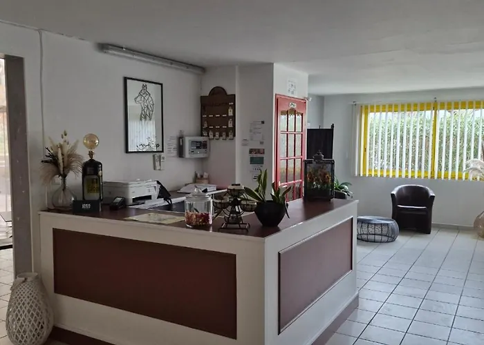 Logis Restaurant Le Clos Saint Loup Hotel Bram