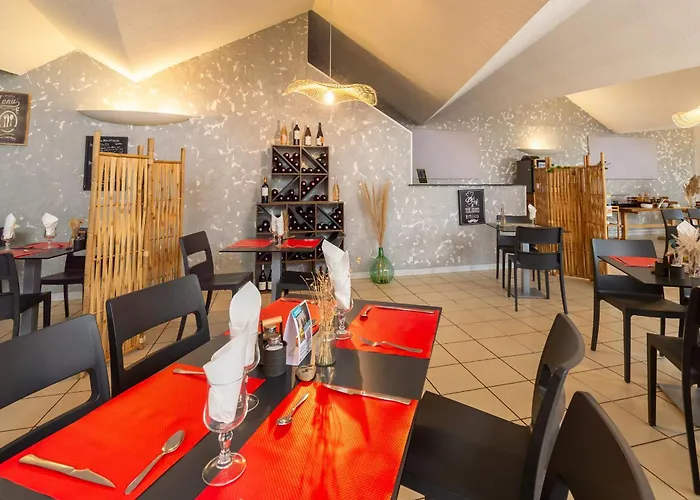 Hotel Logis Restaurant Le Clos Saint Loup Bram